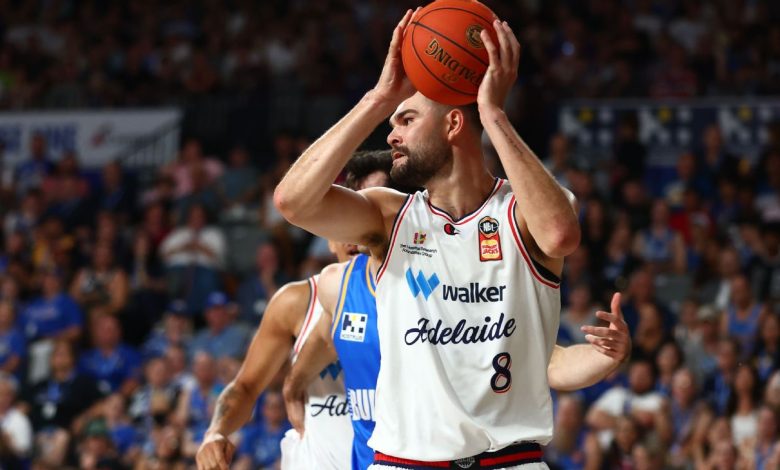 NBL star Humphries signs fresh deal with Adelaide 36ers